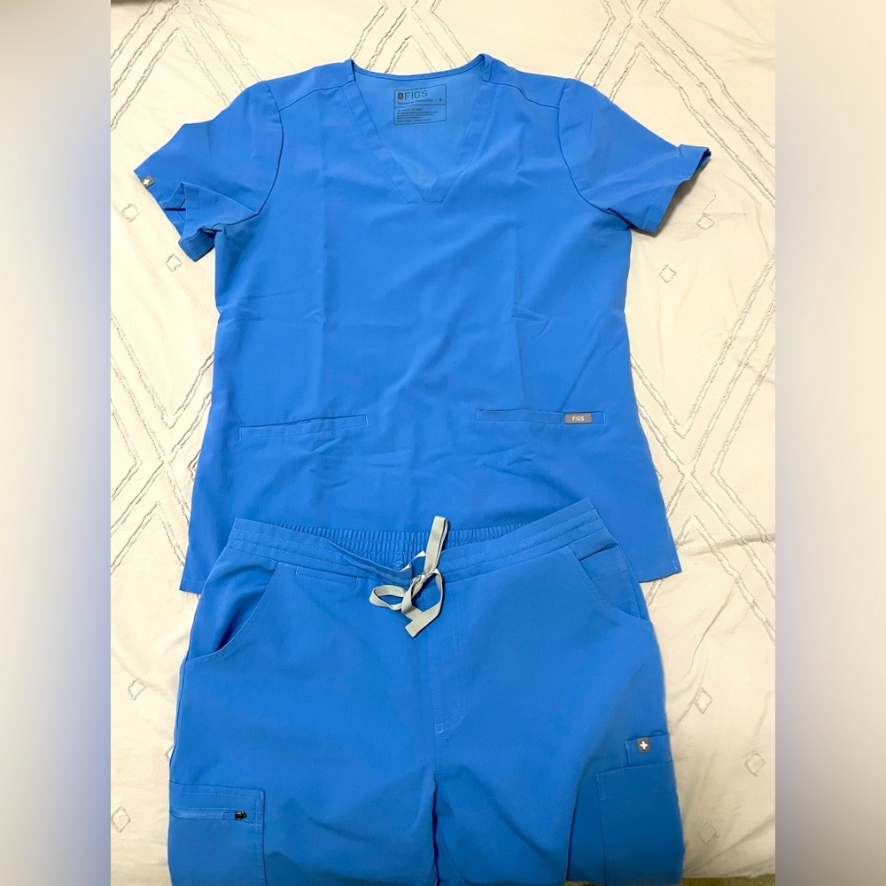 Med Figs ciel blue scrub set